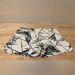 NWT White House Black Market 5” Short